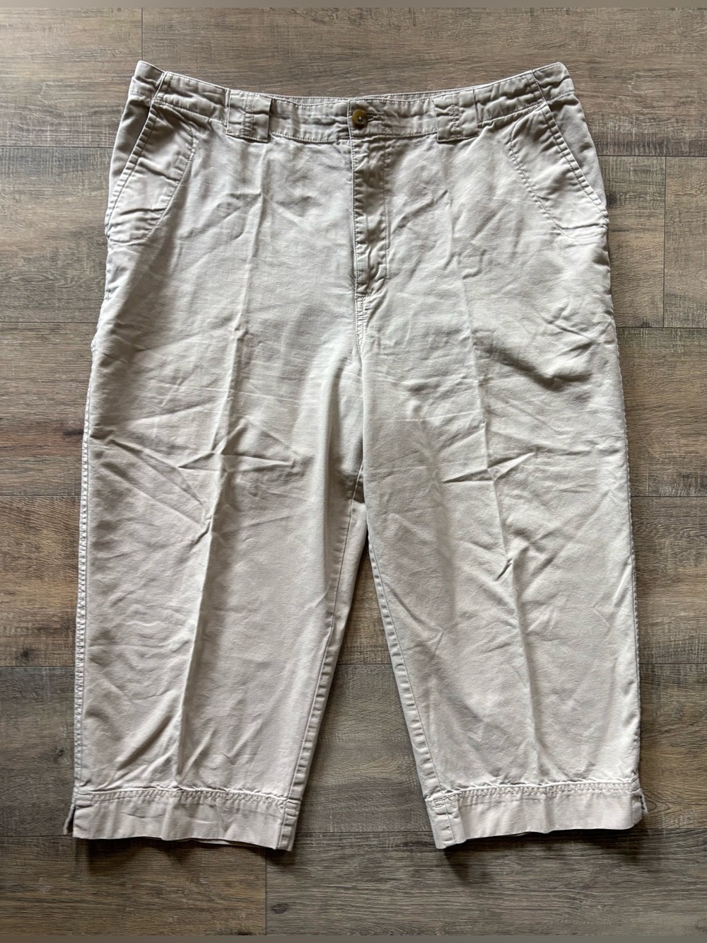 White Stag women’s plus size 18 khaki Capri pants 100% cotton